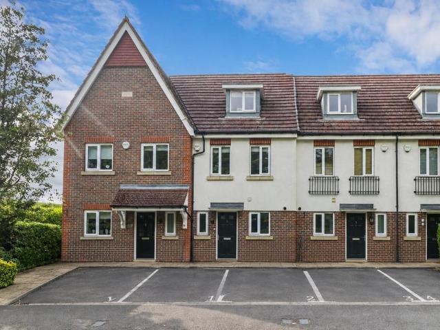 House for sale in Highfield, Pouchen End