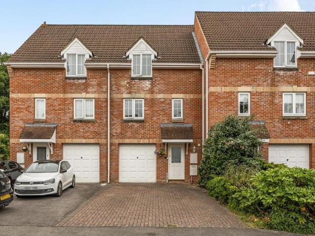 House for sale in Knightwood Park, Barton Stacey