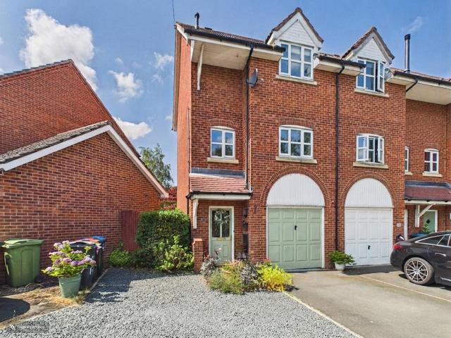 House for sale in Elton