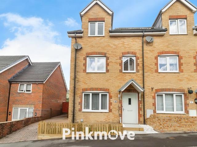 House for sale in Ynysddu, Wales