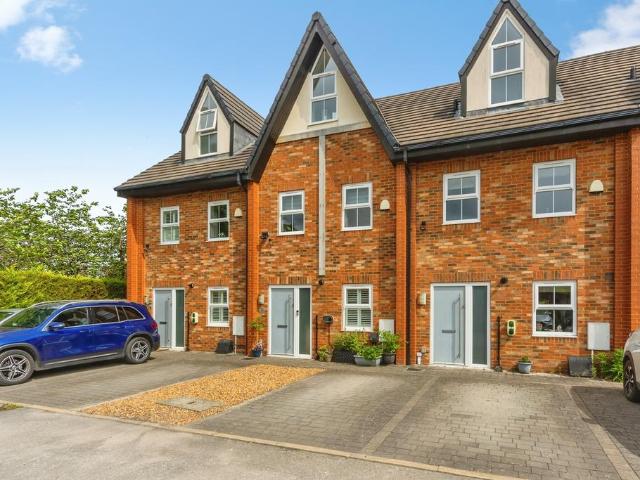 House for sale in Greenside, Macclesfield