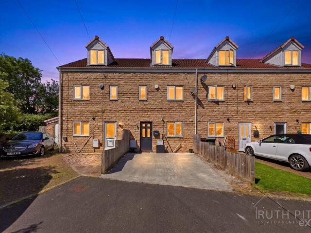 House for sale in South Kirkby and Moorthorpe, South Kirkby