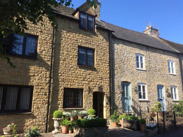 House for sale in Fossebridge, Gloucestershire