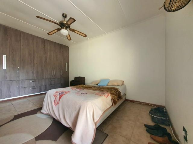 Townhouse for sale in Amanzimtoti, Kwazulu-natal
