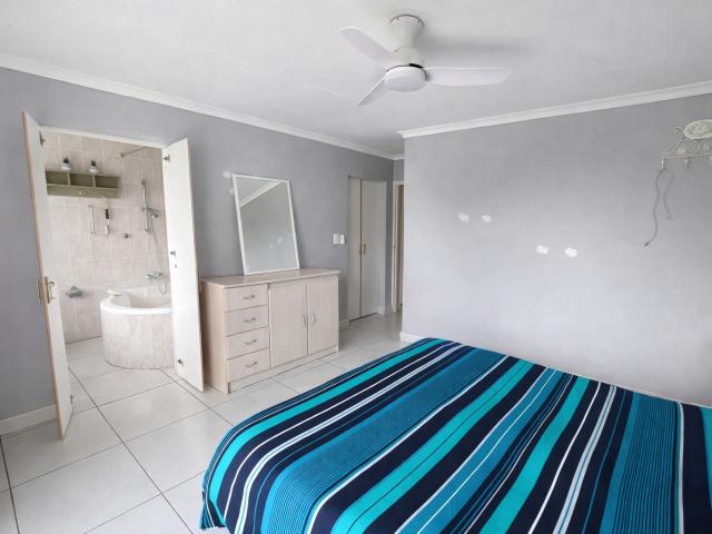 Townhouse for sale in Amanzimtoti, Kwazulu-natal