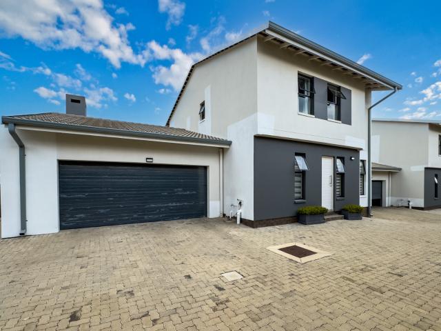 Townhouse for sale in Nooitgedacht, Gauteng