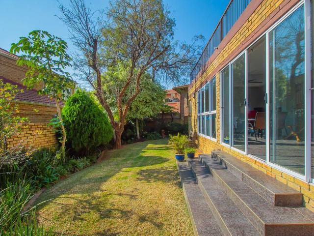 Townhouse for sale in Nooitgedacht, Gauteng