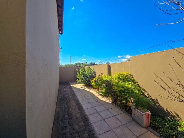 Townhouse for sale in Waterkloof, Gauteng