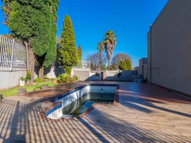 Townhouse for sale in Vosloorus, Gauteng