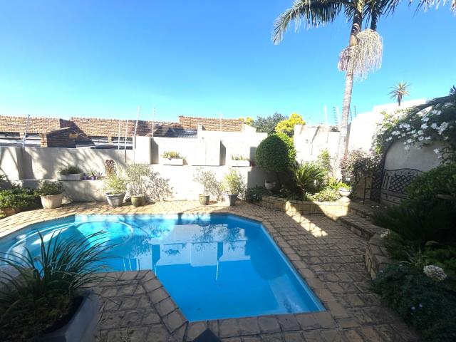 Townhouse for sale in Vosloorus, Gauteng