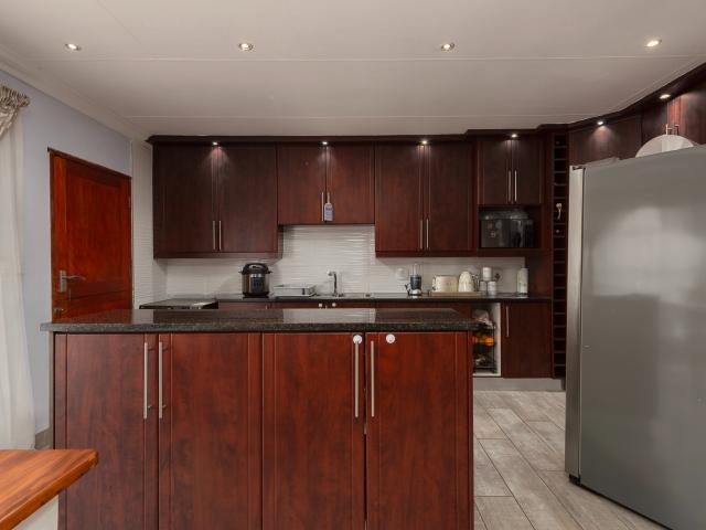 Townhouse for sale in Vosloorus, Gauteng