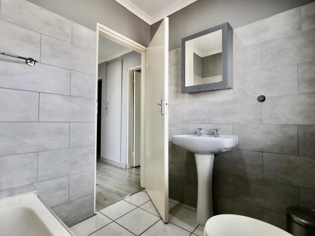Townhouse for sale in Vosloorus, Gauteng