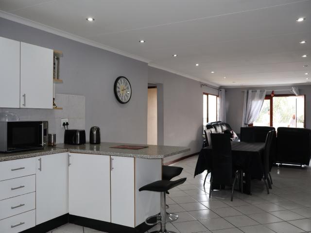 Townhouse for sale in Vosloorus, Gauteng