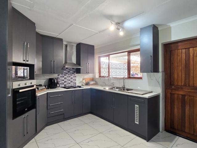 Townhouse for sale in East London, Eastern Cape