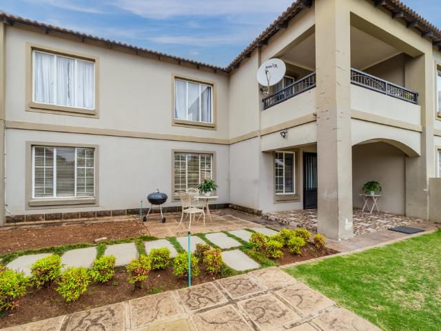 Townhouse for sale in Vosloorus, Gauteng