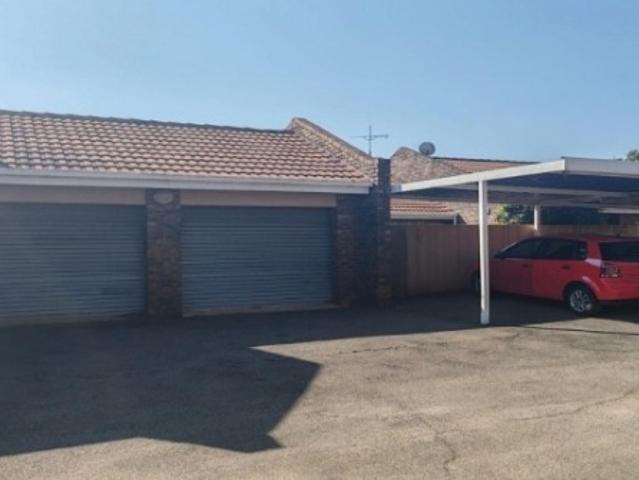 Townhouse for sale in Birchleigh North, Ekurhuleni