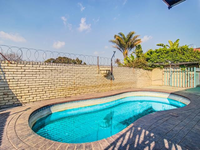 Townhouse for sale in Glenmarais, Ekurhuleni