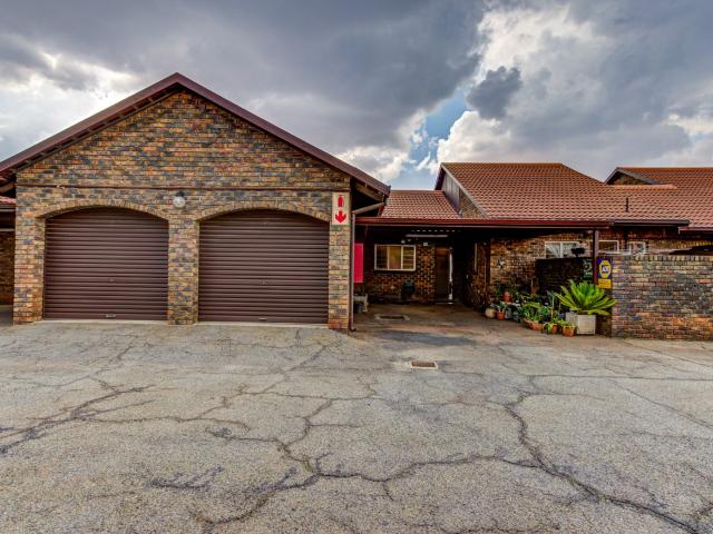 Townhouse for sale in Birchleigh North, Ekurhuleni