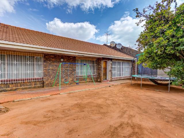 Townhouse for sale in Birchleigh North, Ekurhuleni