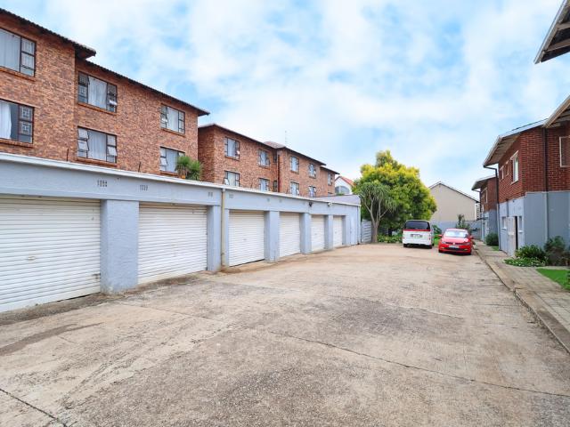 Townhouse for sale in Vosloorus, Gauteng