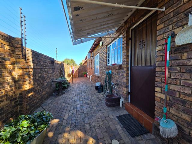 Townhouse for sale in Ekurhuleni, Gauteng