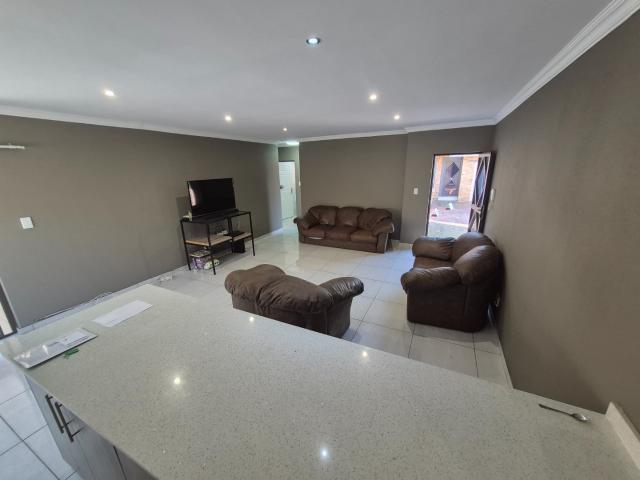Townhouse for sale in Brackenhurst, Ekurhuleni