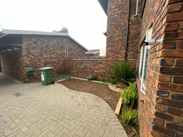 Townhouse for sale in Brackenhurst, Ekurhuleni