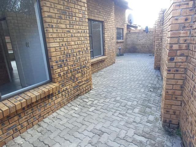 Townhouse for sale in Brackenhurst, Ekurhuleni