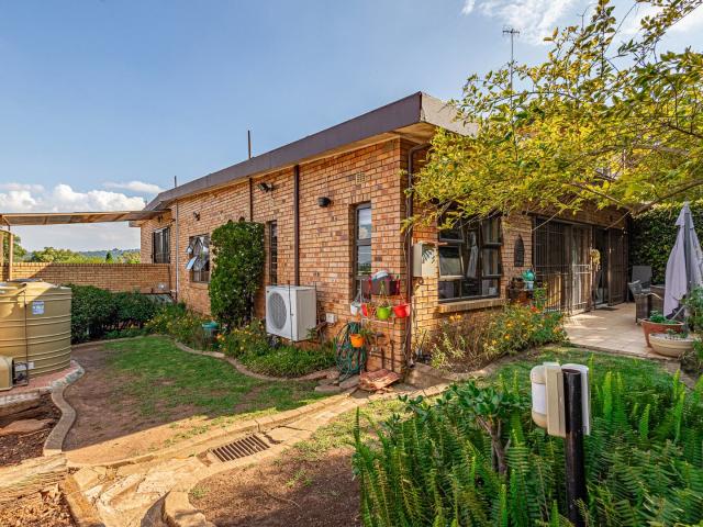 Townhouse for sale in Vosloorus, Gauteng
