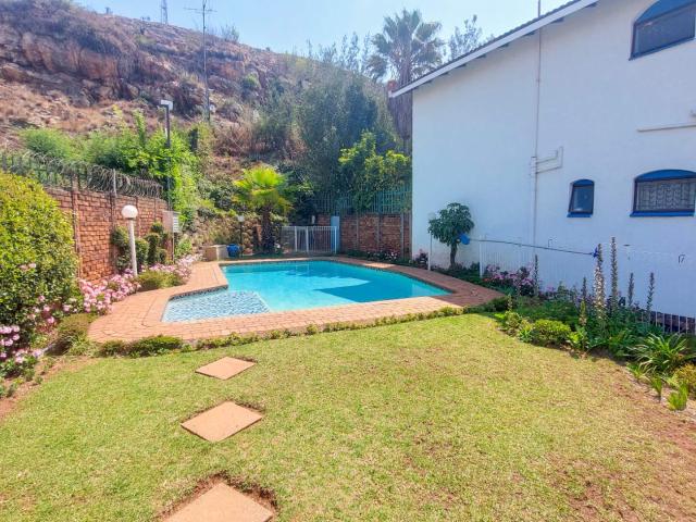 Townhouse for sale in Vosloorus, Gauteng