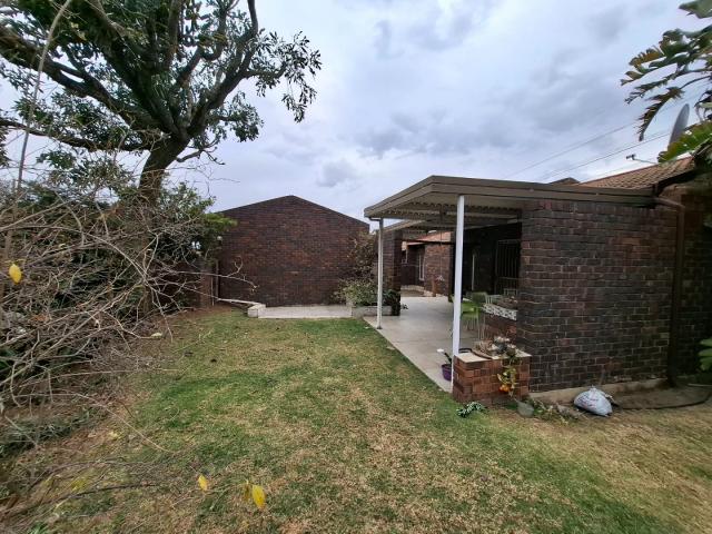 Townhouse for sale in Alexandra, Gauteng