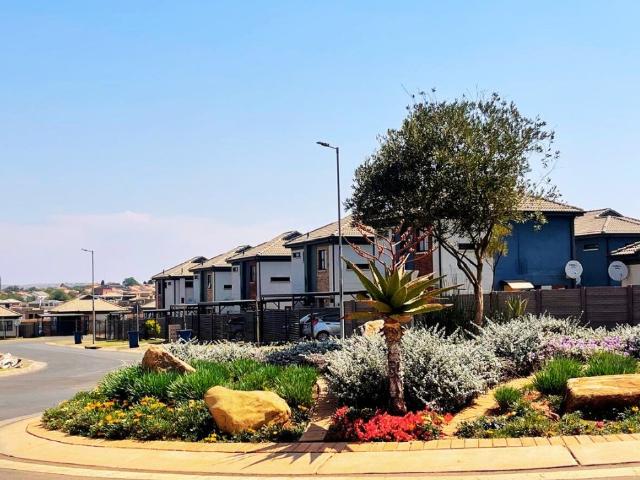 Townhouse for sale in Waterkloof, Gauteng