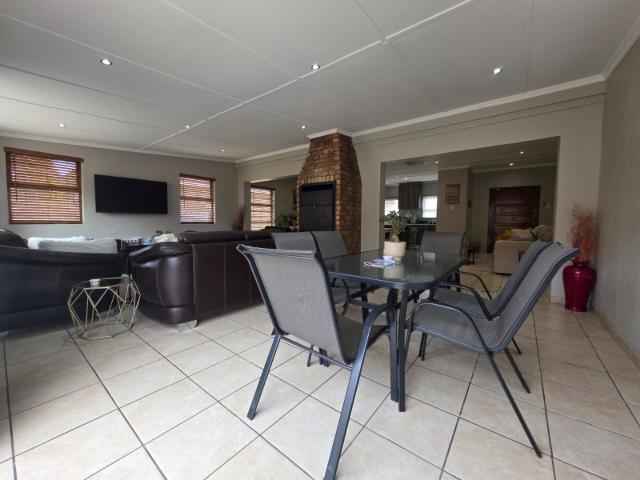 Townhouse for sale in Frances Baard, Northern Cape