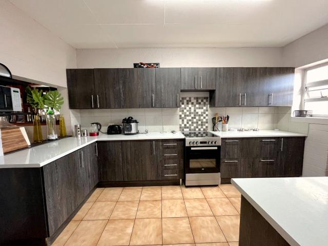 Townhouse for sale in Port Elizabeth, Eastern Cape