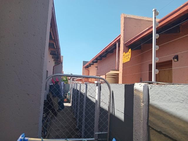 Townhouse for sale in Mohlakeng, Gauteng