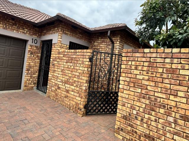 Townhouse for sale in Ekurhuleni, Gauteng