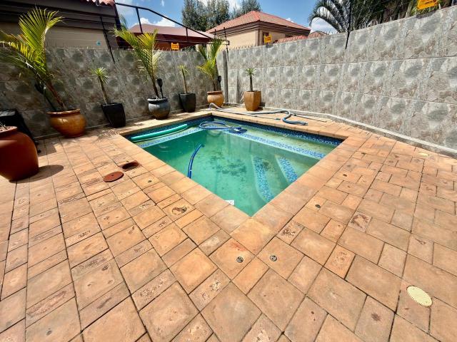 Townhouse for sale in Dr Kenneth Kaunda, North West