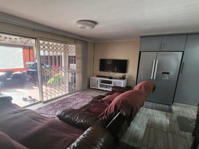 Townhouse for sale in Phoenix, Kwazulu-natal