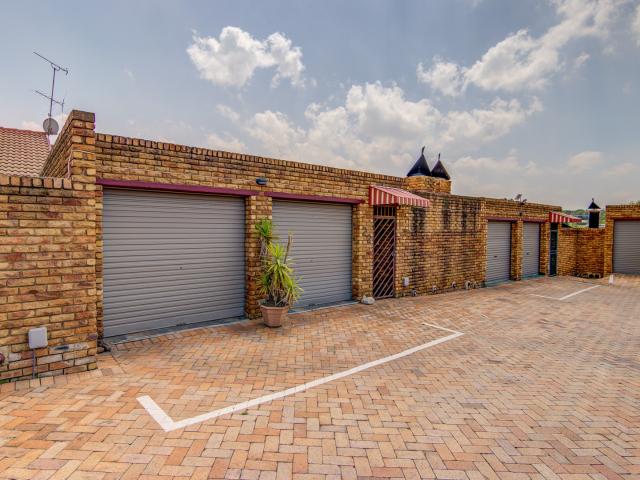 Townhouse for sale in Ekurhuleni, Gauteng