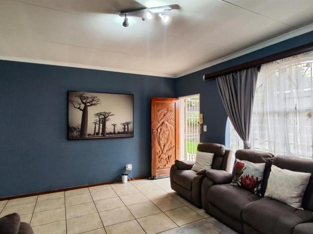 Townhouse for sale in Edleen, Ekurhuleni