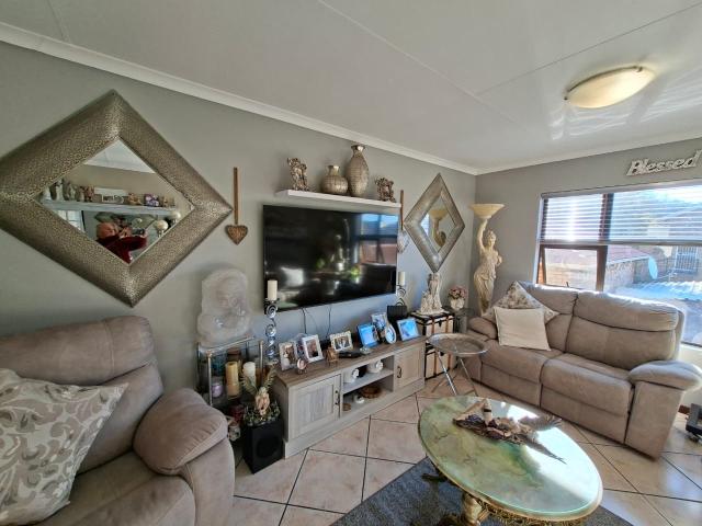 Townhouse for sale in Vosloorus, Gauteng