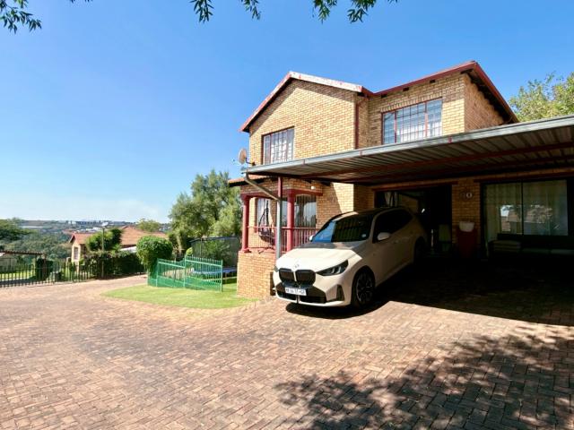 Townhouse for sale in Vosloorus, Gauteng