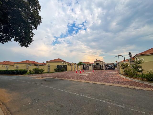 Townhouse for sale in Vosloorus, Gauteng