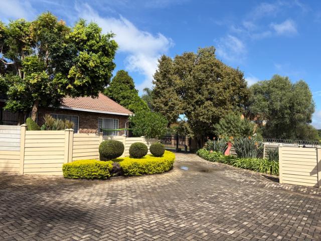 Townhouse for sale in Waterkloof, Gauteng