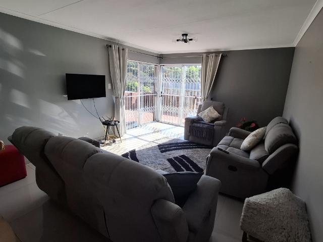 Townhouse for sale in Queensburgh, Kwazulu-natal