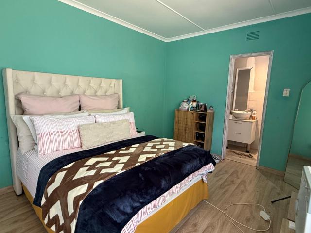 Townhouse for sale in Queensburgh, Kwazulu-natal