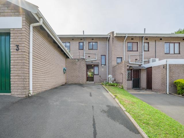 Townhouse for sale in Queensburgh, Kwazulu-natal