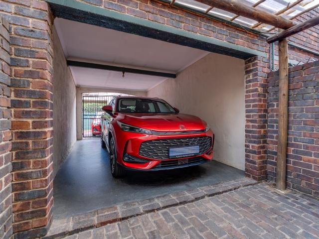 Townhouse for sale in Vosloorus, Gauteng