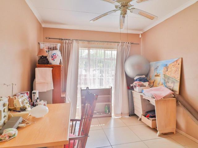 Townhouse for sale in Dr Kenneth Kaunda, North West