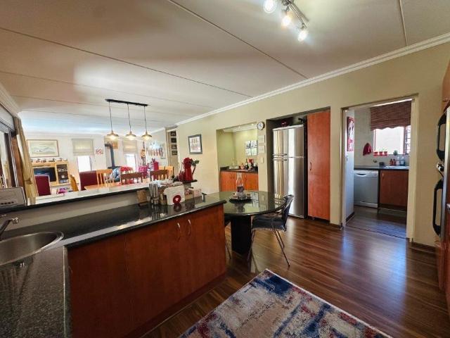 Townhouse for sale in Johannesburg, South & Alberton